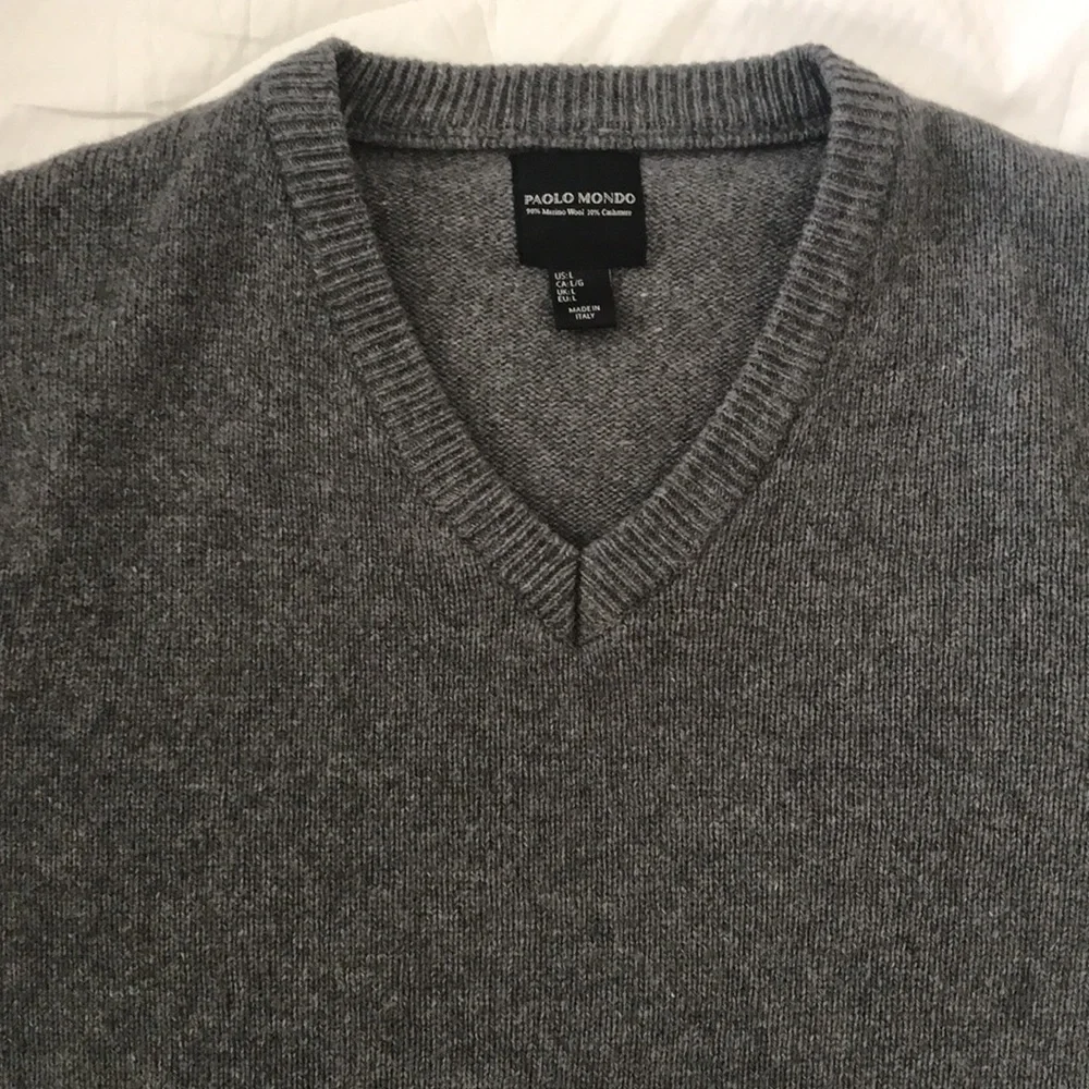 Men’s Paolo Mondo gray merino wool/cashmere v neck sweater, large